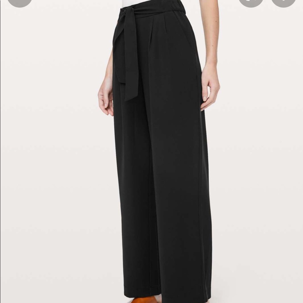 Iululemon black wide leg tie waist noir pants size 4